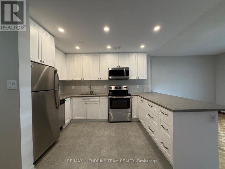 Property Photo:  33 Leaside Drive 203  ON L2M 4G2 