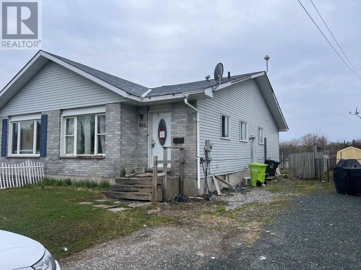 Photo de la propriété:  829 Cooper St  ON P6C 4W3 