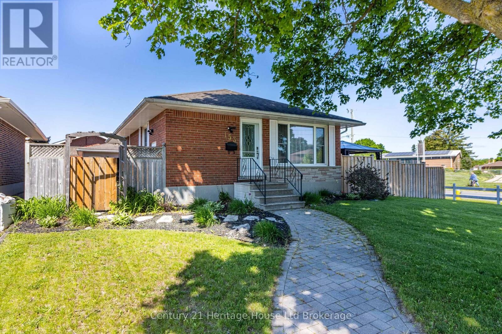 Photo de la propriété:  153 Springbank Avenue North  ON N4S 7P9 
