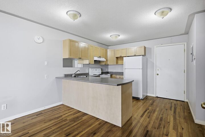 Property Photo:  11008 124 Street NW 15  AB T5M 0J4 