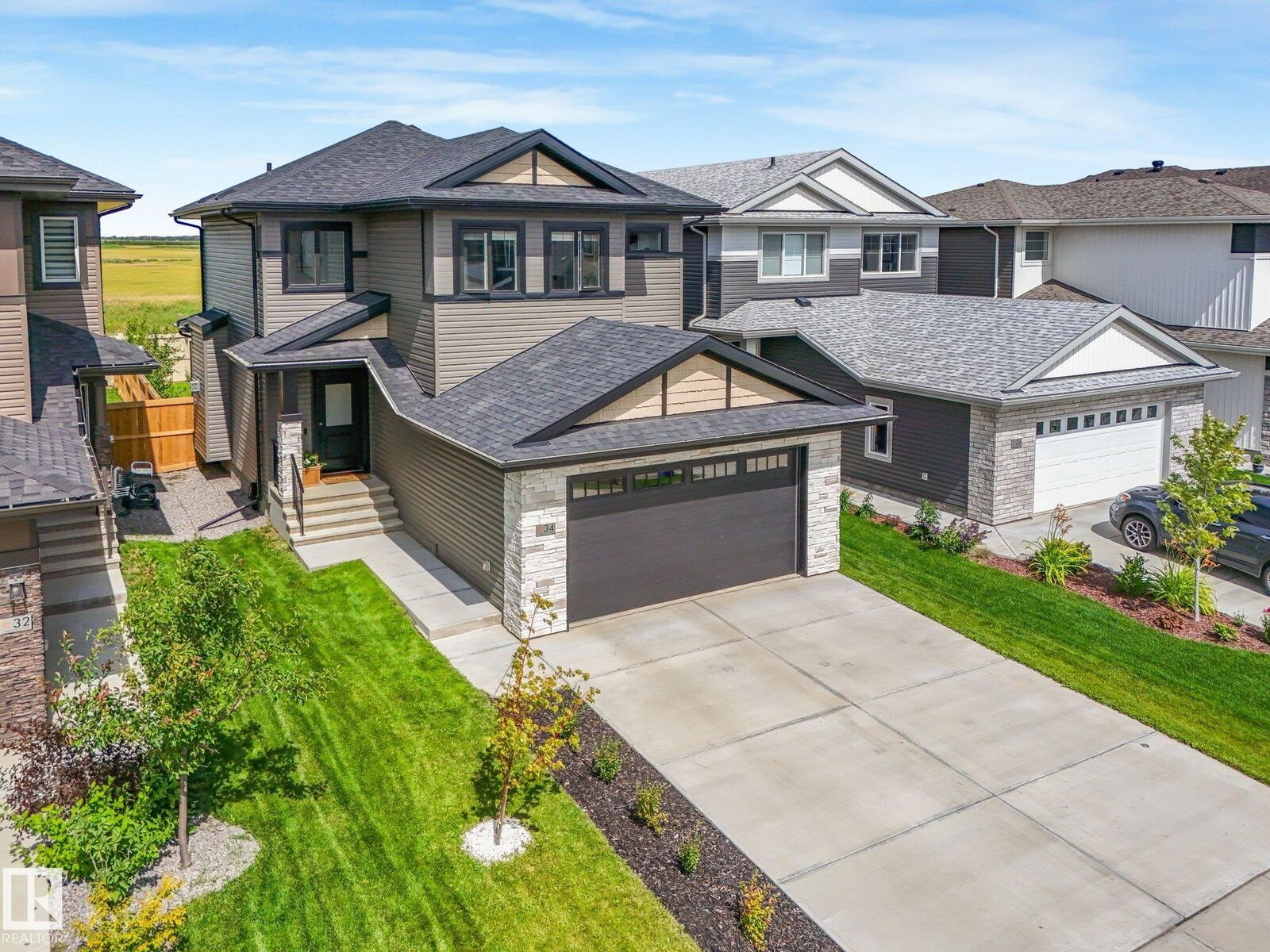 Property Photo: 34 Edgefield Way AB T8N 8A1