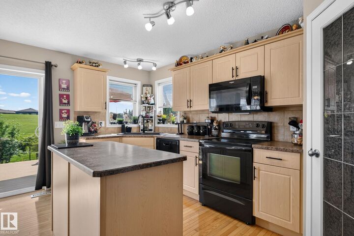 Property Photo:  226 Brookview Way  AB T7Z 2X7 