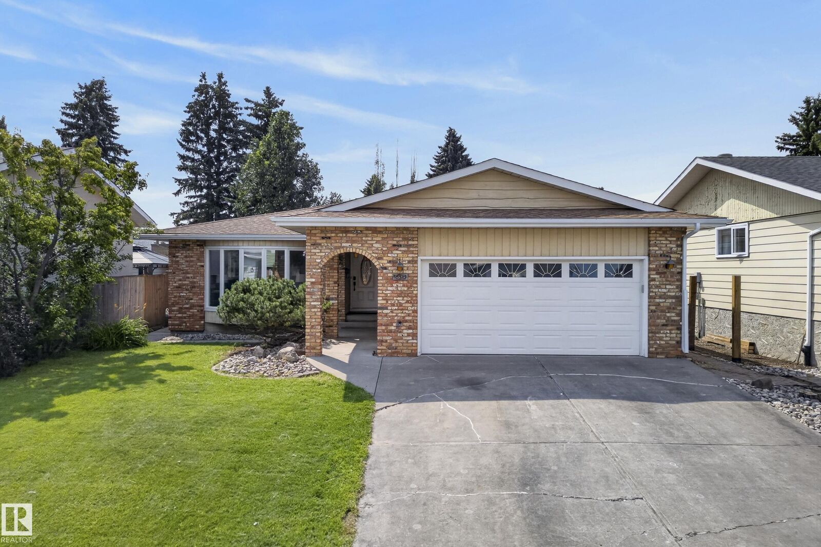 Property Photo:  18513 92A Avenue NW  AB T5T 1P5 
