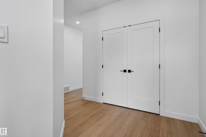 Property Photo: 5130 Cawsey Bend SW AB T6W 5Y5