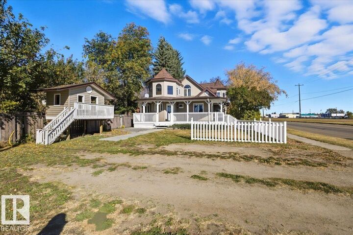 Property Photo: 5001 42 Avenue AB T9A 0B5