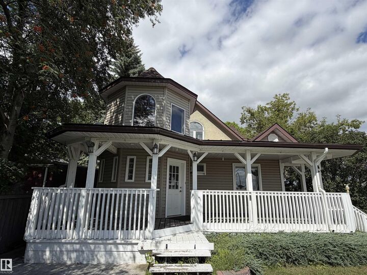 Property Photo: 5001 42 Avenue AB T9A 0B5