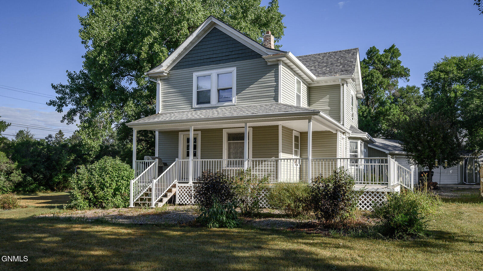 Property Photo:  224 1st Street E  ND 58530 