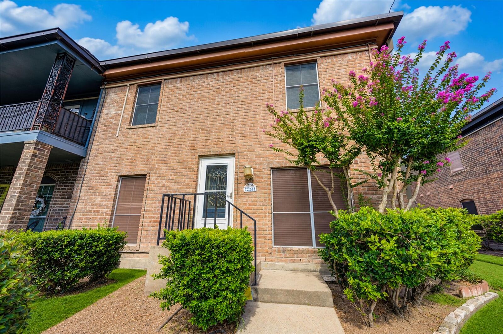 Property Photo: 830 Threadneedle Street 224 TX 77079