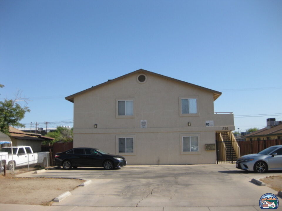 Property Photo: 730 Commercial E CA 92243