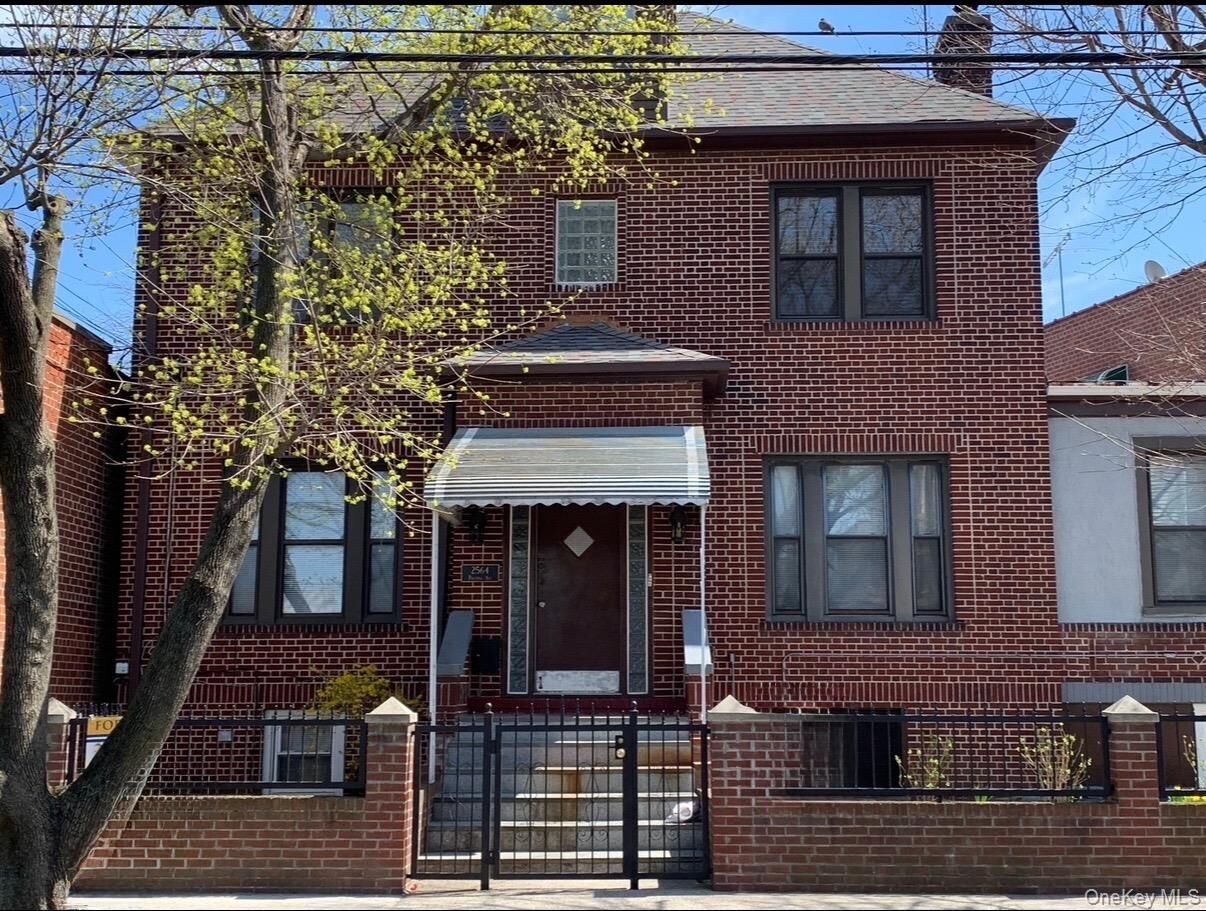 Property Photo:  2564 Paulding Avenue  NY 10469 