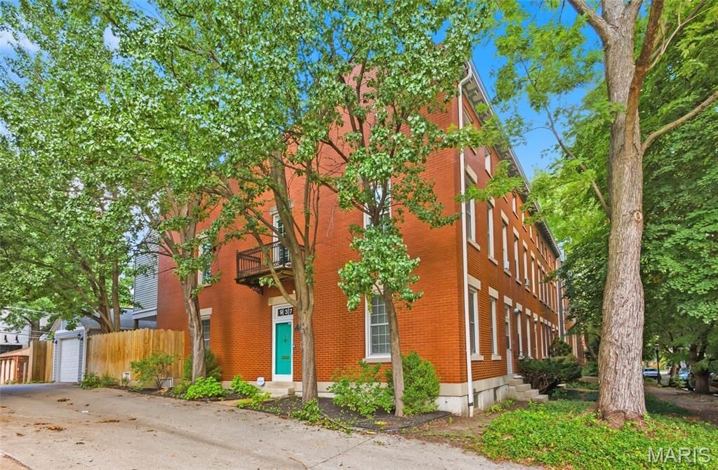 Property Photo:  937 Rutger Street  MO 63104 