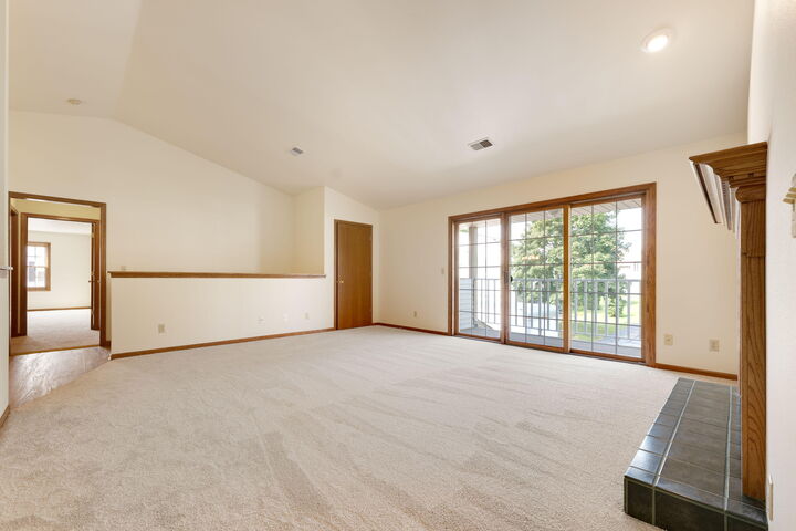 Property Photo:  206 Bur Oak Ln  WI 53024 