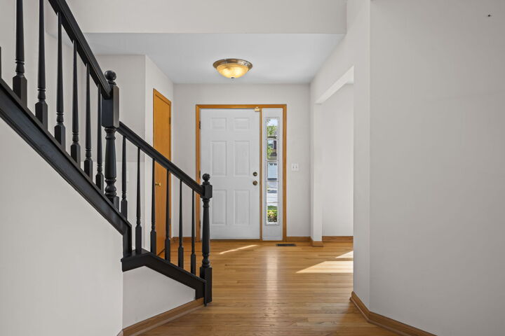 Property Photo: 2072 Norwich Drive IL 60103