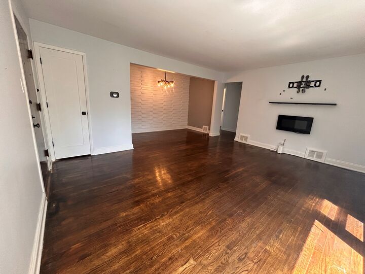 Property Photo: 10518 S Artesian Avenue 1N IL 60655