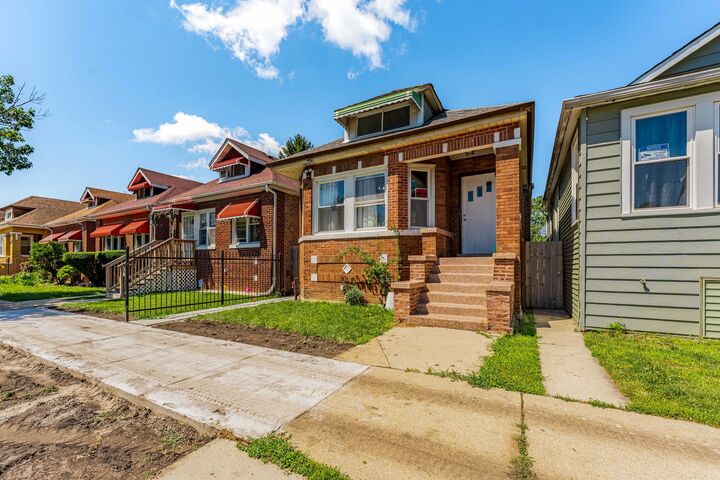 Property Photo:  7008 S Oakley Avenue  IL 60636 
