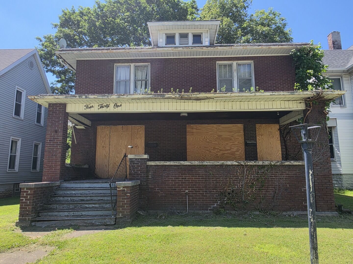 Property Photo: 431 S Harrison Avenue IL 60901
