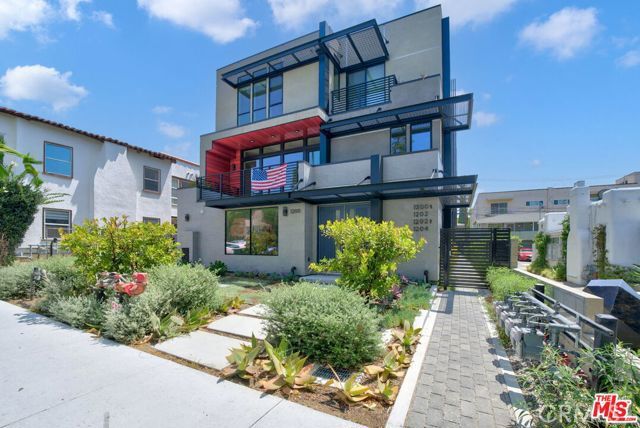 Property Photo:  1204 N Orange Grove Ave Avenue  CA 90046 