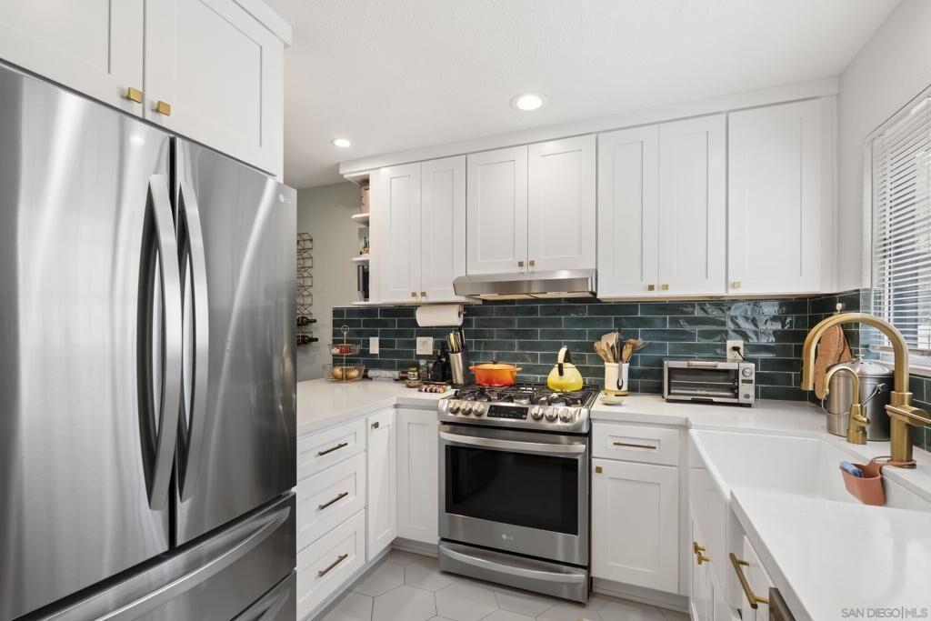 Property Photo:  3985 Wabaska Dr 15  CA 92107 