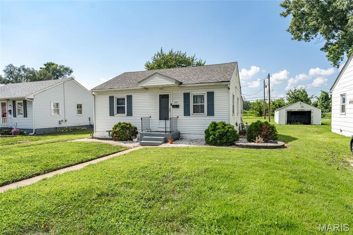 Property Photo:  2633 Center Street  IL 62040 