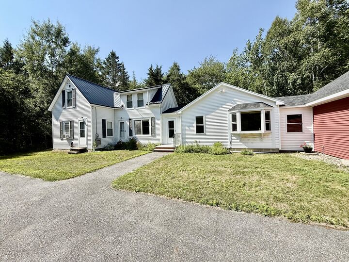 Property Photo: 1036 US-1 ME 04680