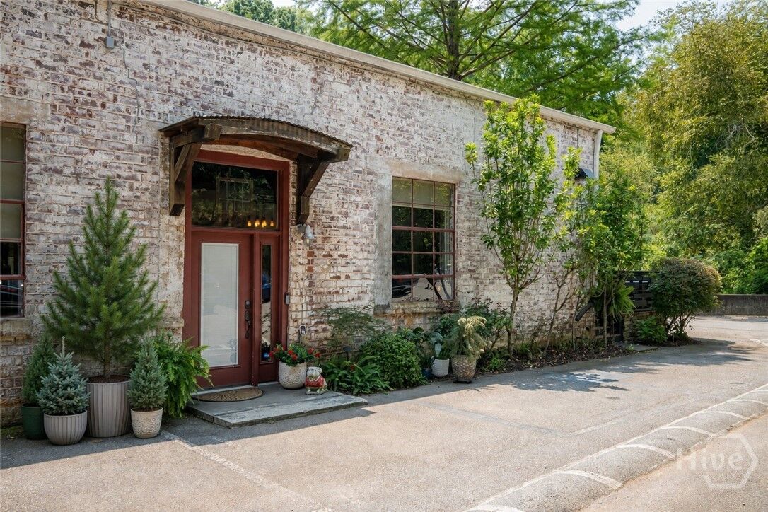 Property Photo: 585 White Circle 32 GA 30605