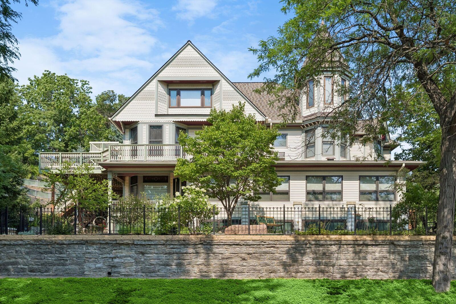 Property Photo: 8 Bates Avenue MN 55106