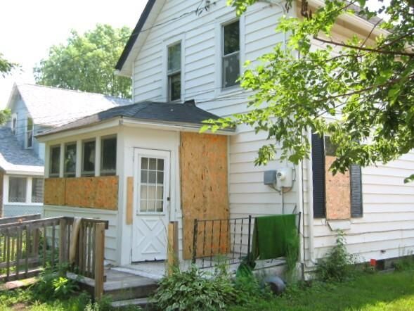 Property Photo:  907 20th Avenue NE  MN 55418 