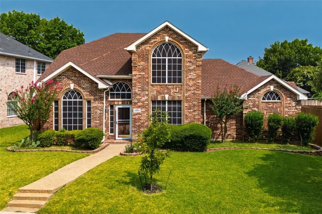 Property Photo: 8905 Lakepointe Avenue TX 75088