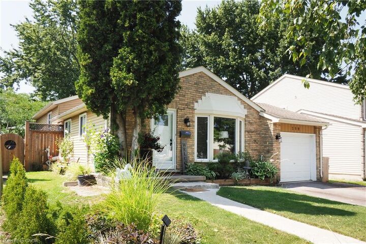 Property Photo:  390 Driftwood Drive  ON N2N 1Y6 