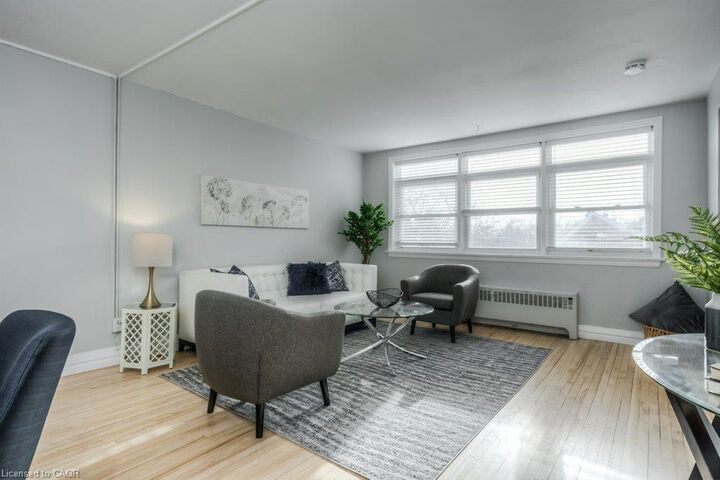Property Photo:  141 Chapel Street 10  ON N2H 2T6 