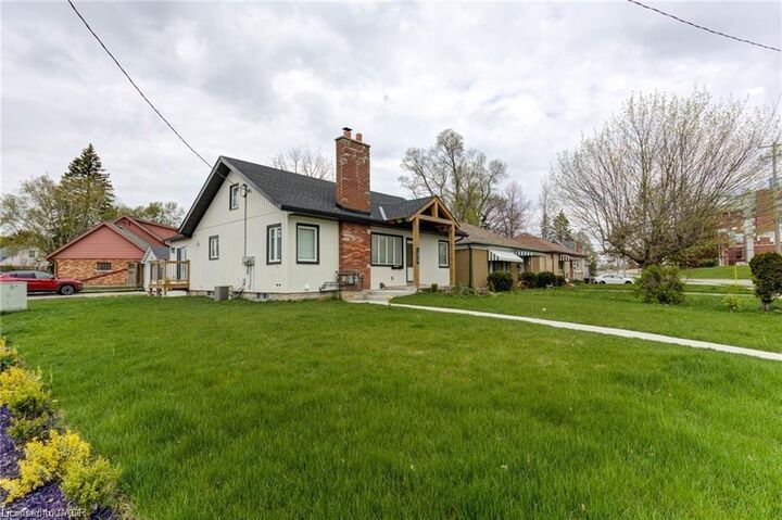Property Photo:  1030 Queens Boulevard Lower  ON N2M 1B7 
