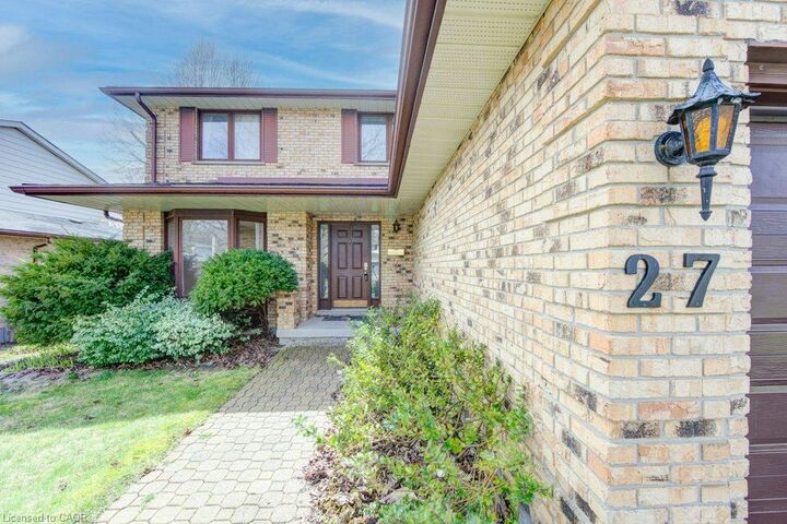 Property Photo: 27 Walmer Gardens ON N6G 4H4