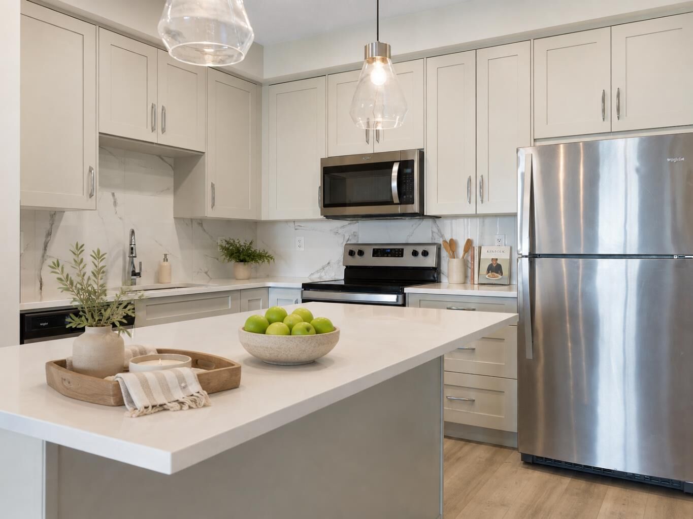 Property Photo:  150 Shawnee Square SW 202  AB T2Y 0T6 