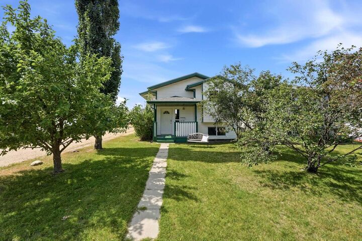 Property Photo: 5260 Lansdowne Avenue AB T0M 0J0