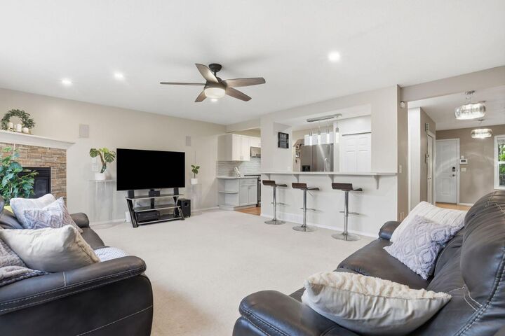 Property Photo: 450 Elgin Way SE AB T2Z 3Y6