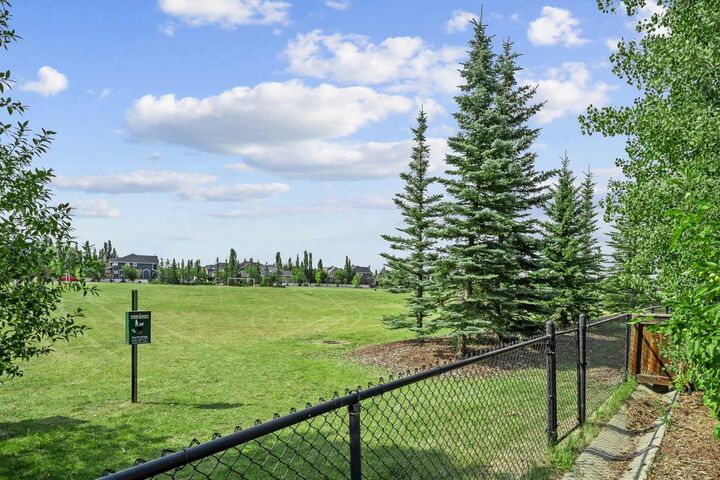 Photo de la propriété:  4728 Elgin Avenue SE  AB T2Z 0S3 