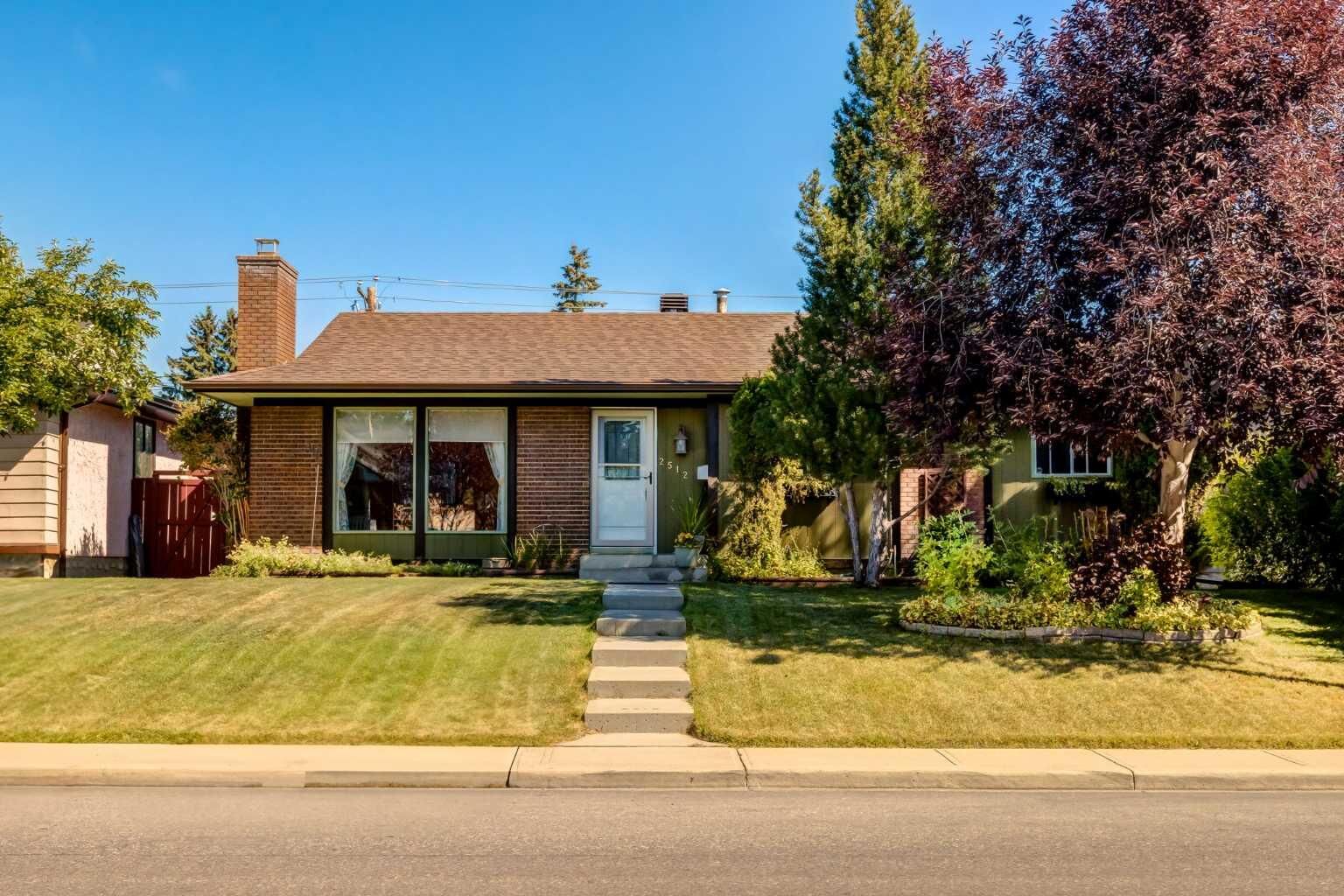 Property Photo:  2512 106 Avenue SW  AB T2W 2H9 