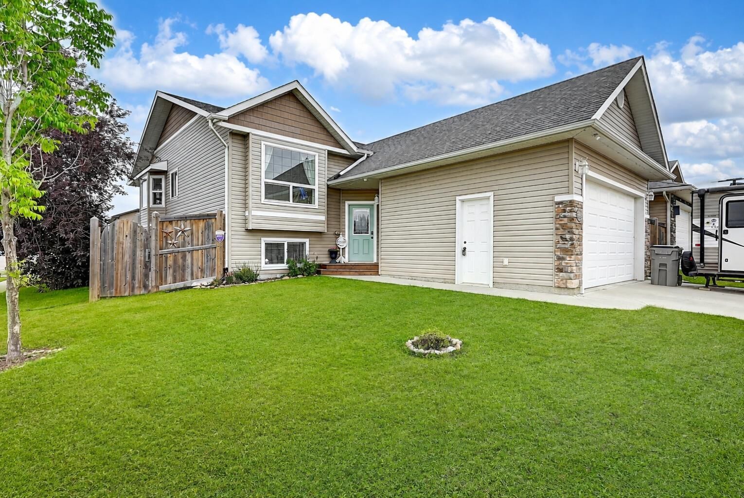 Property Photo:  7121 88 Street  AB T8X 0E3 