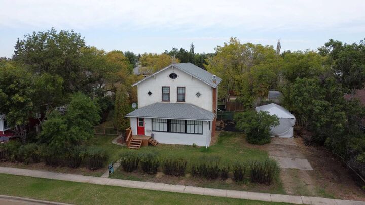 Property Photo:  210 4 Avenue E  AB T0J 1P0 