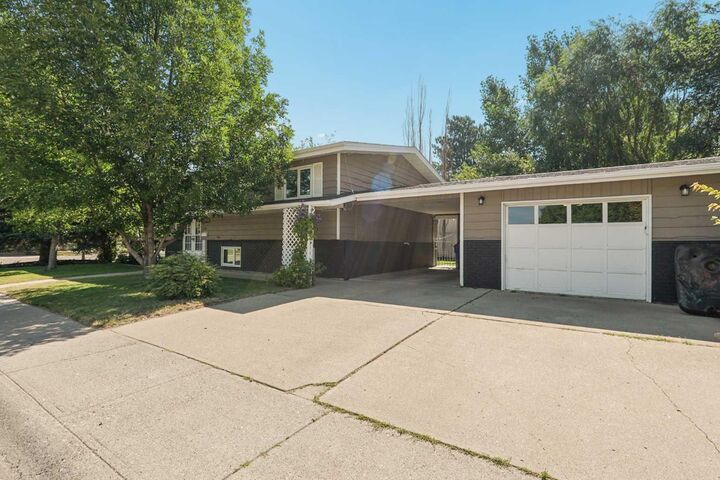 Property Photo: 210 Dunkirk Street S AB T1J 4E6