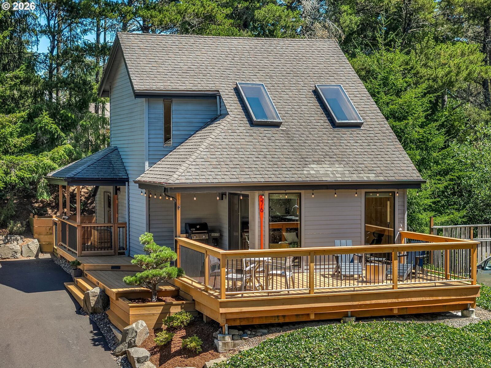 Property Photo: 576 Third St OR 97130