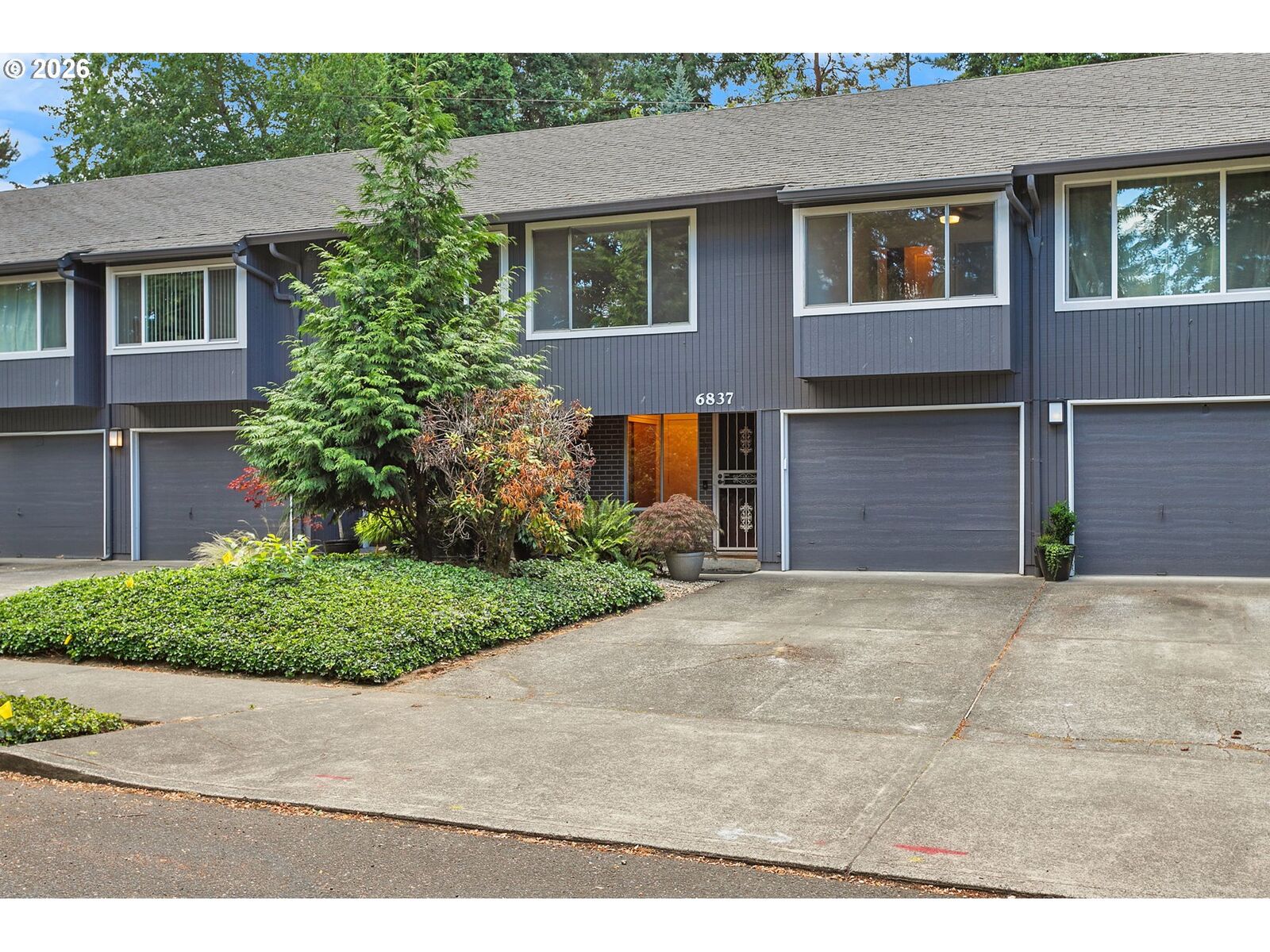 Property Photo: 6837 NE Claremont Ave OR 97211