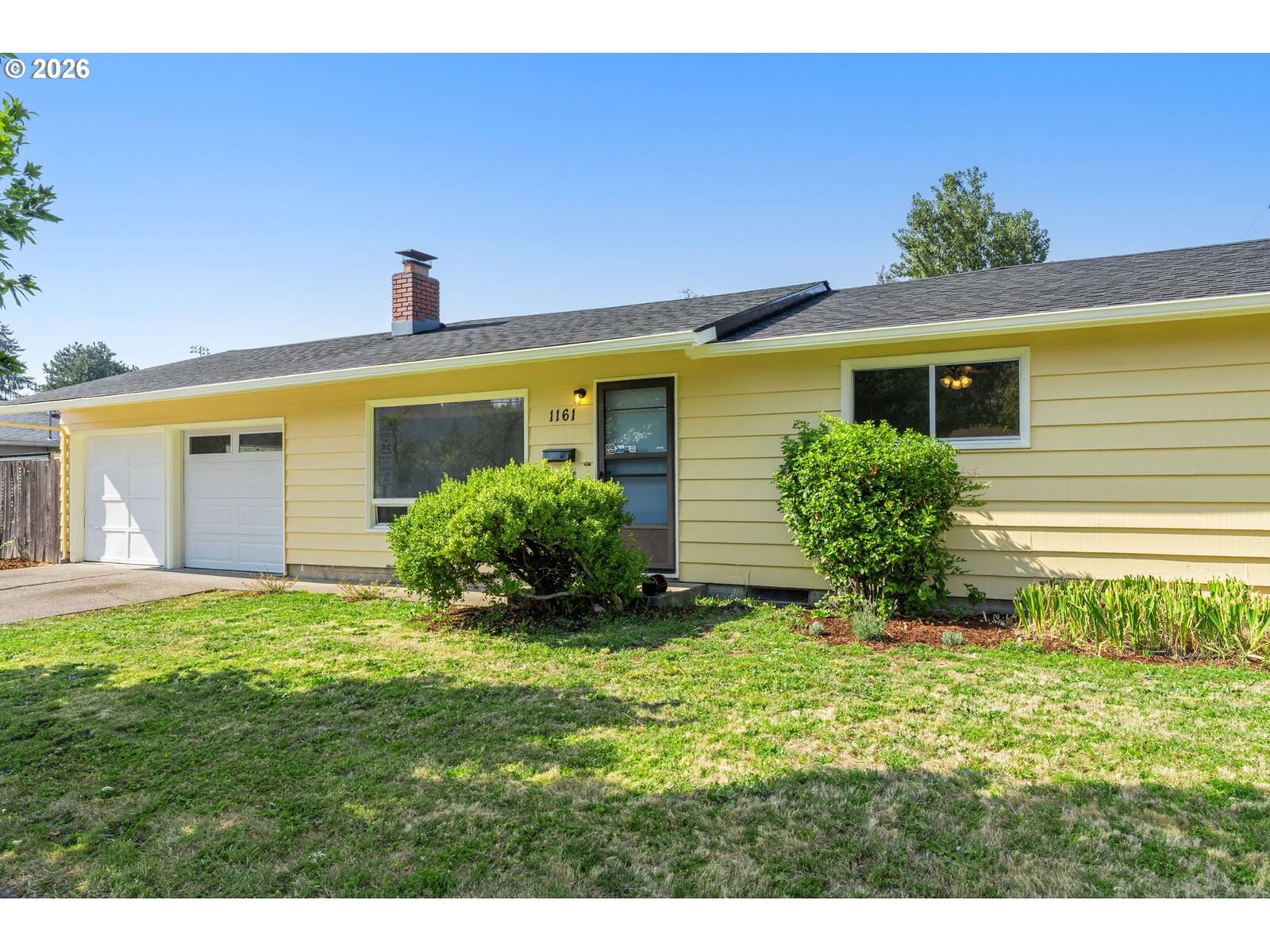 Property Photo: 1161 W 24th Ave OR 97405