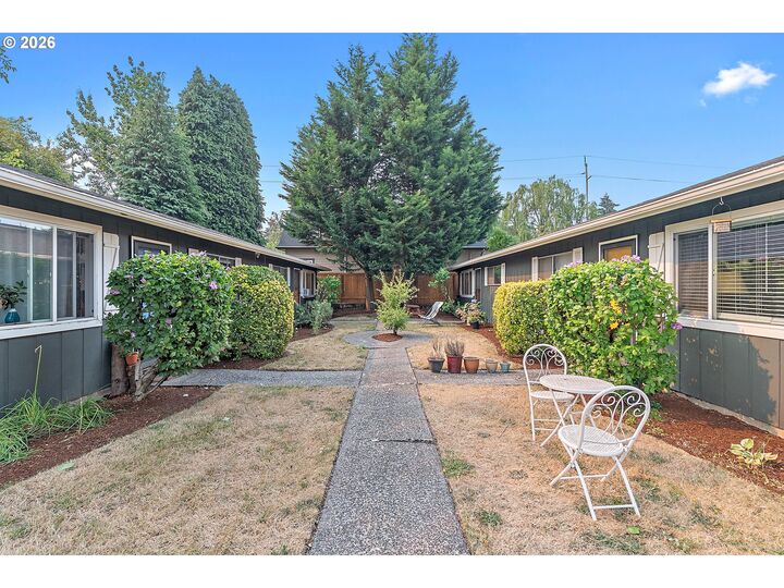 Property Photo:  804 SE Nehalem St  OR 97202 
