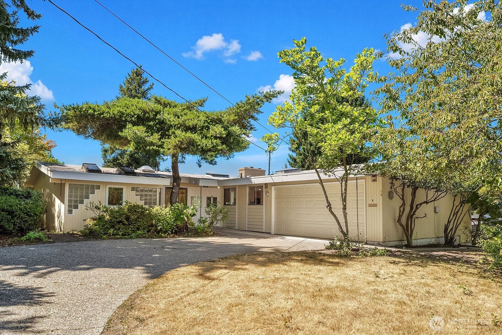 Property Photo: 3621 81st Avenue SE WA 98040