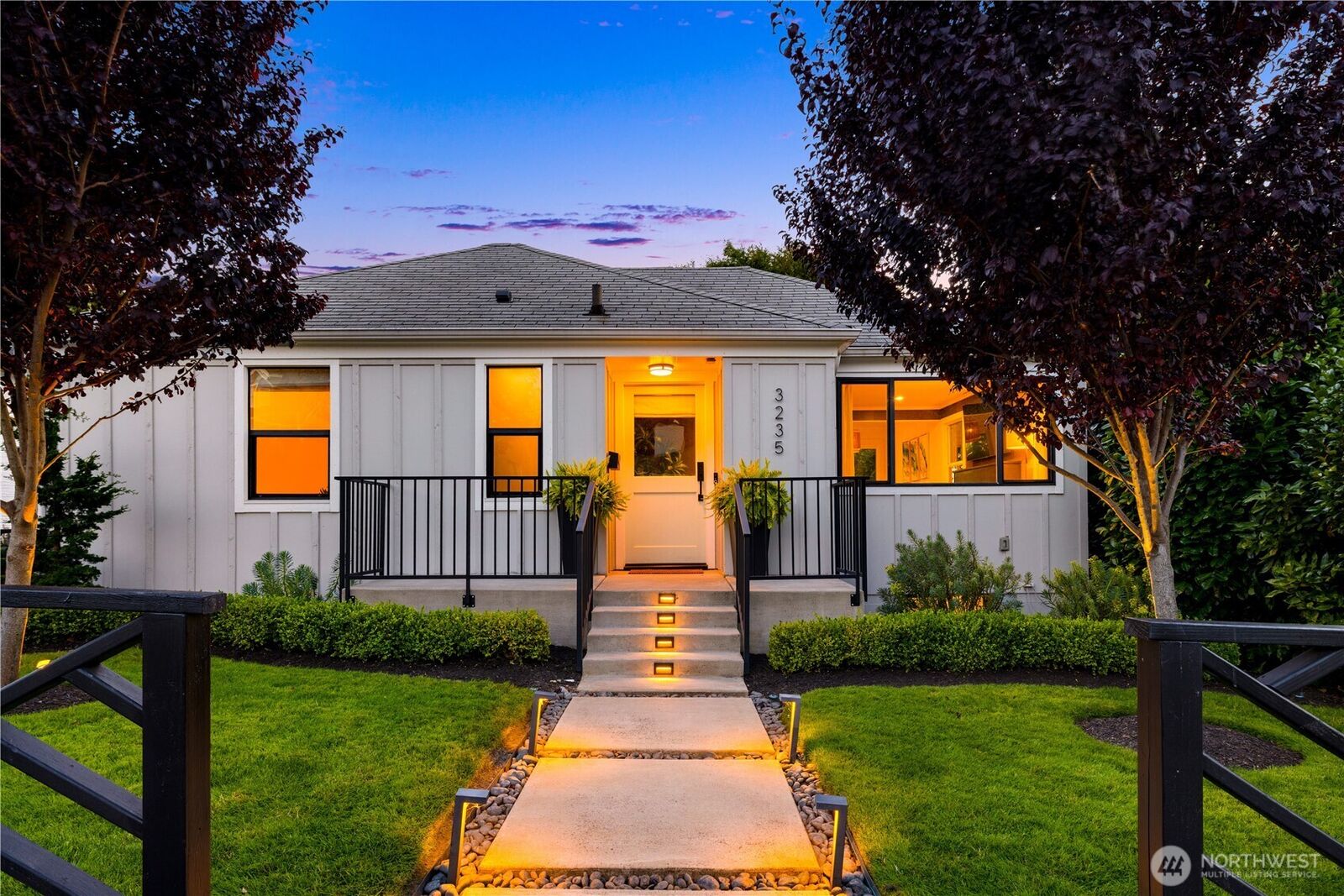 Property Photo: 3235 W Viewmont Way W WA 98199