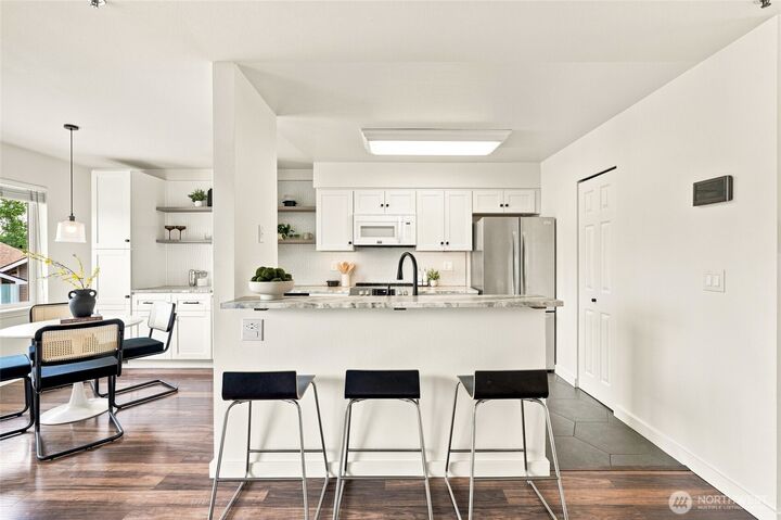 Property Photo: 901 E Marine View Drive 104 WA 98201