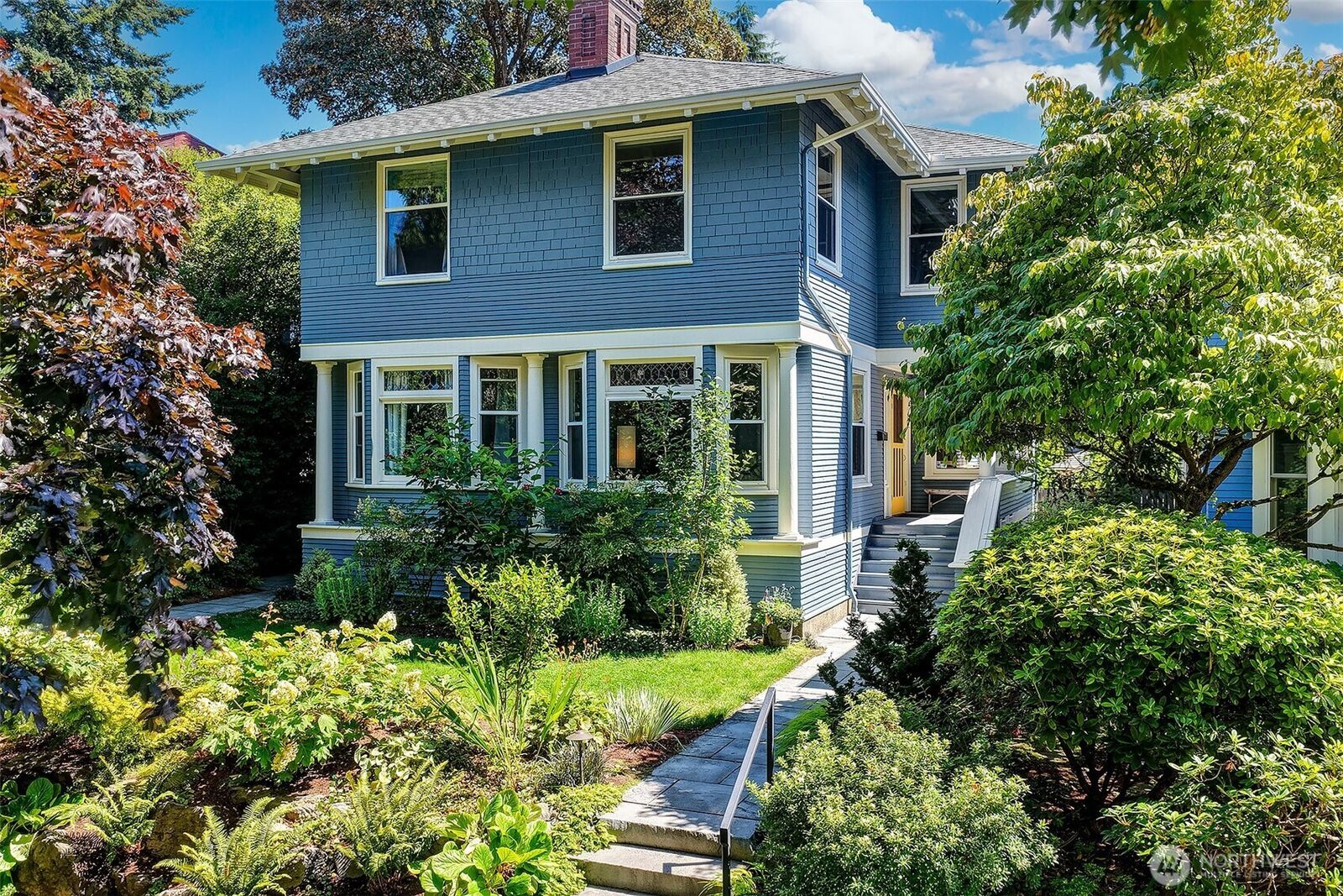 Property Photo:  418  16th Avenue E 418  WA 98112 