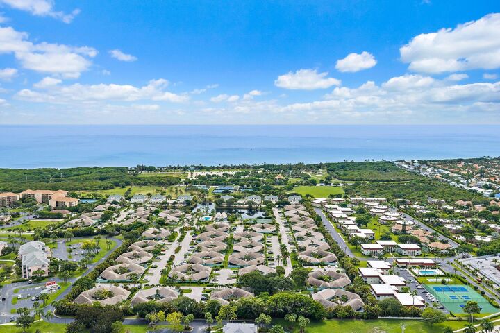 Property Photo:  1127 E Seminole Avenue 24B  FL 33477 