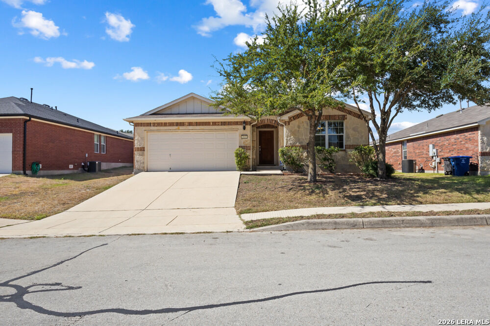 Property Photo: 2610 Amethyst Dr TX 78259